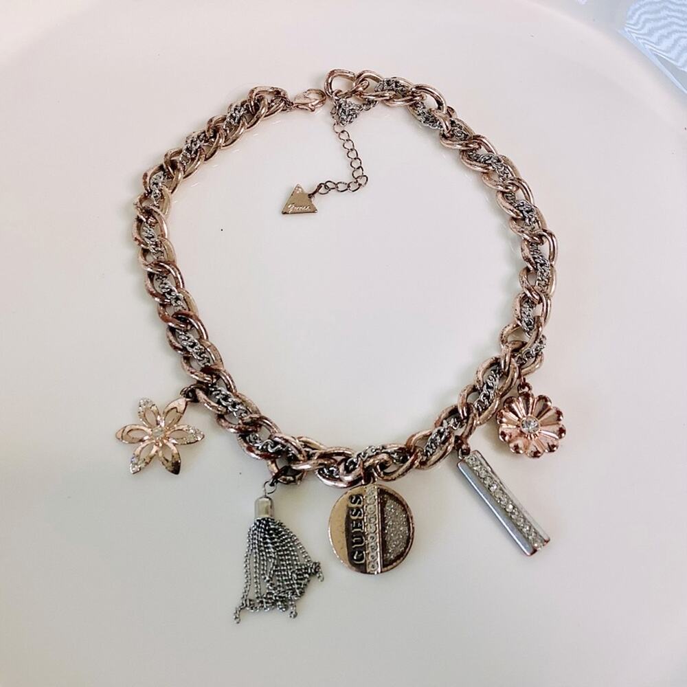 𝅺GUESS Charm Necklace Flower Tassel Bar